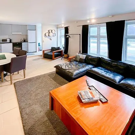Center Getaway 3 By Berti Appartement