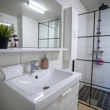 Center Getaway 3 By Berti Appartement *
